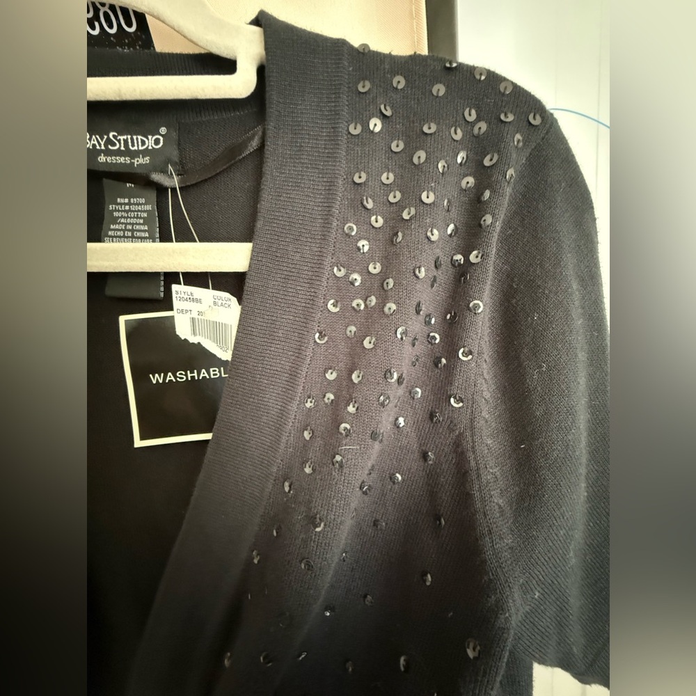 Bay Studio Black Women's Cropped Sequin Sweater. NWT. Size Medium. - Picture 3 of 5